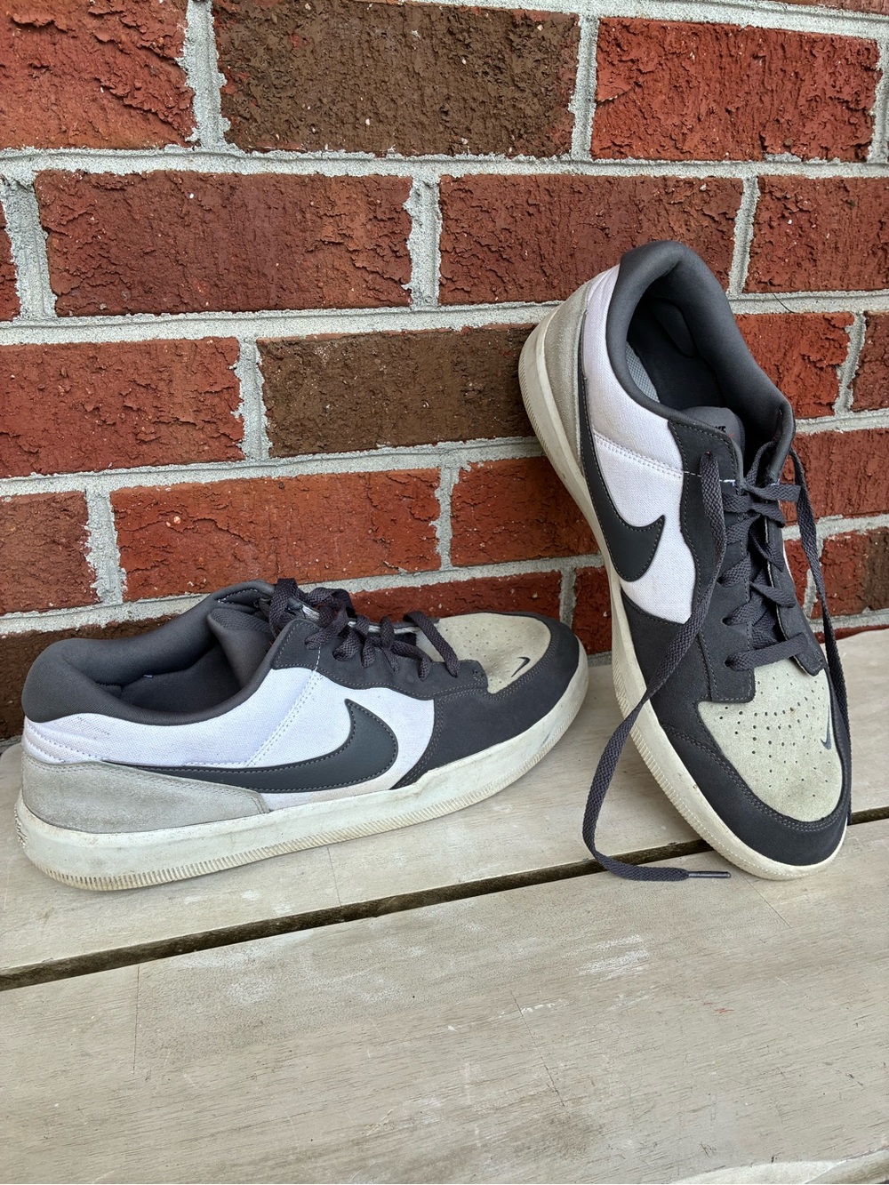Nike Men’s Gray, White and Black Low-Top Sneakers